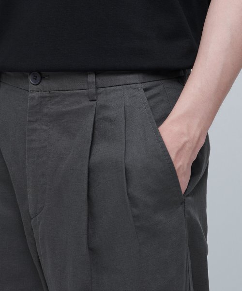 MUSINSA STANDARD(ムシンサスタンダード)の「コットンリネンツータックワイドパンツ【ガンメタル】(その他パンツ・メンズ・その他・38/26/27/28/29/36/34/32/30/31/33)」の6枚目の写真