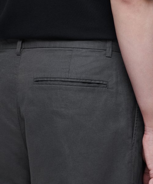 MUSINSA STANDARD(ムシンサスタンダード)の「コットンリネンツータックワイドパンツ【ガンメタル】(その他パンツ・メンズ・その他・38/26/27/28/29/36/34/32/30/31/33)」の7枚目の写真