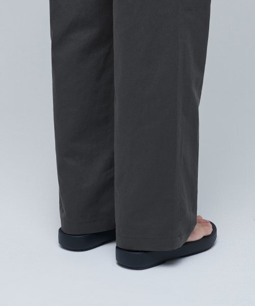 MUSINSA STANDARD(ムシンサスタンダード)の「コットンリネンツータックワイドパンツ【ガンメタル】(その他パンツ・メンズ・その他・38/26/27/28/29/36/34/32/30/31/33)」の8枚目の写真