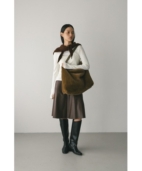 STYLEMIXER(スタイルミキサー)の「フィンガーホールクルーネックニット(ニット/セーター・レディース・ブラック/ブルー/ホワイト/ブラウン・FREE)」の6枚目の写真