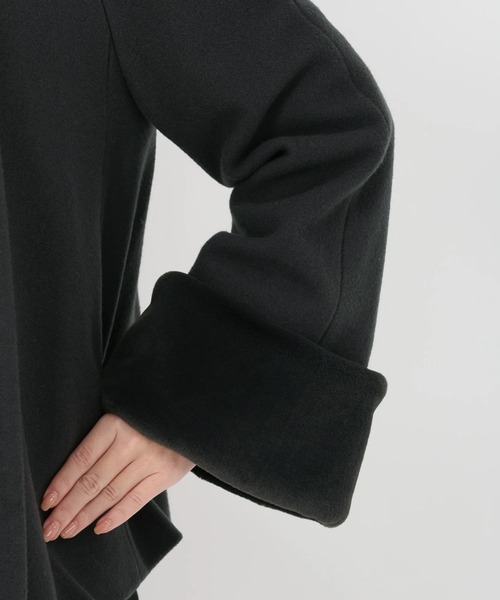 UNIVERVAL MUSE（ユニバーバル ミューズ）の「ラムウールメルトン_袖ファー取り外しコート（その他アウター・レディース・チャコールグレー/モカ・2）」の8枚目の写真