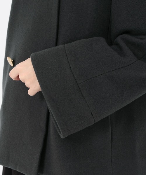 UNIVERVAL MUSE（ユニバーバル ミューズ）の「ラムウールメルトン_袖ファー取り外しコート（その他アウター・レディース・チャコールグレー/モカ・2）」の10枚目の写真
