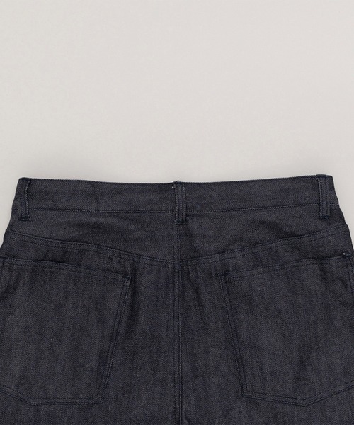 STILL BY HAND（スティルバイハンド）の「【STILL BY HAND】Deep tuck wide denim pants（デニムパンツ・メンズ・ネイビー・44/46）」の5枚目の写真