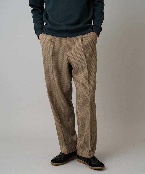 a.v.v（アーヴェヴェ）の「【イージーケア/毛玉になりにくい】LANATECチェックワンタックワイドイージースラックス【洗濯機で洗える/ストレッチ】（その他パンツ・メンズ・ライトグレー/ベージュ・48/46）」の2枚目の写真