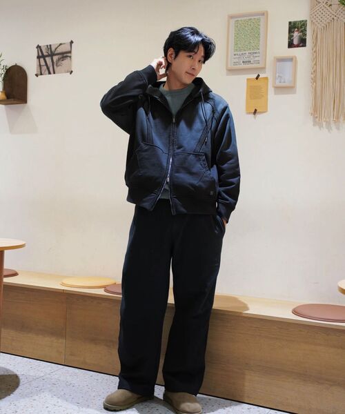 UNGIMMICK(アンジミック)の「SPRAY WASHED PLEATED SWEAT PANTS (DEEP GREEN)(スウェットパンツ・メンズ・その他・MEDIUM/LARGE)」の4枚目の写真