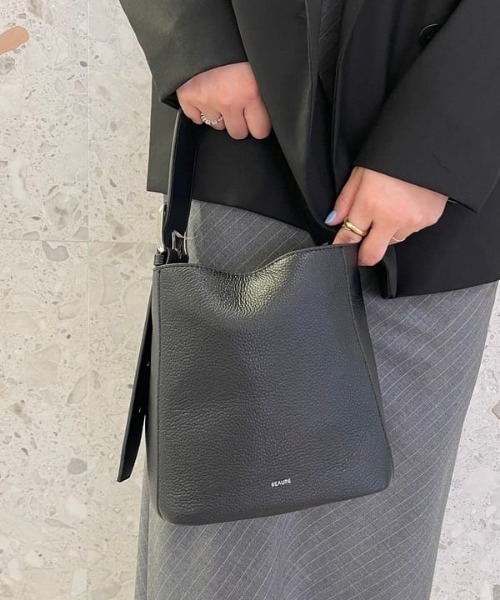 Beau're(ヴュレ)の「【別注】BEAURE / 2WAY ミニ バッグ(ショルダーバッグ・レディース・ラベンダー/ブラック・ONE SIZE)」の3枚目の写真