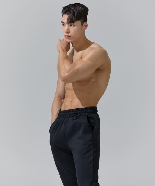 BLACK MONSTER FIT(ブラックモンスターフィット)の「エアクッション起毛ジョガーパンツ (ブラック) / BM220820(スウェットパンツ・レディース・ブラック・X-LARGE/XX-LARGE/SMALL/MEDIUM/LARGE)」の2枚目の写真