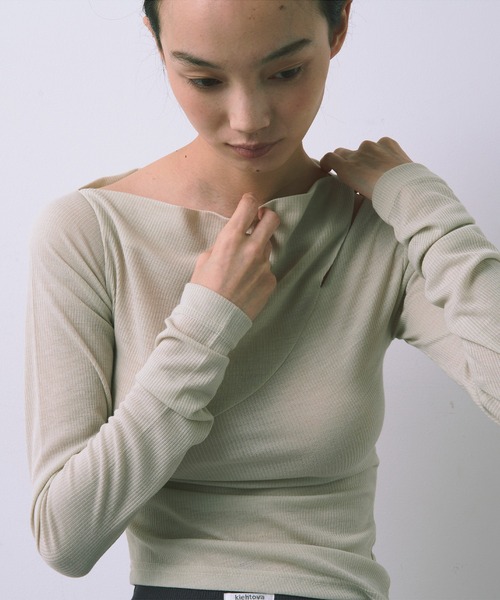 kiehtova（キエトヴァ）の「【kiehtova】ONE SHOULDER DRAPE TOPS/ワンショルダードレープトップス KTWR52（Tシャツ/カットソー・レディース・ブルー/ベージュ/ブラック・FREE）」の9枚目の写真