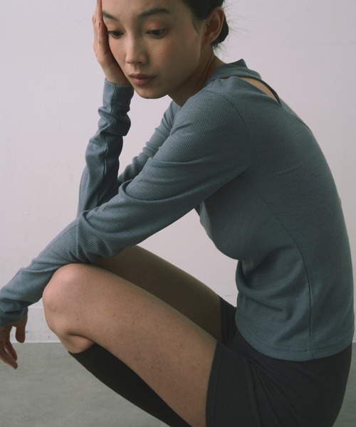 kiehtova（キエトヴァ）の「【kiehtova】ONE SHOULDER DRAPE TOPS/ワンショルダードレープトップス KTWR52（Tシャツ/カットソー・レディース・ブルー/ベージュ/ブラック・FREE）」の14枚目の写真