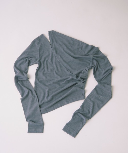 kiehtova（キエトヴァ）の「【kiehtova】ONE SHOULDER DRAPE TOPS/ワンショルダードレープトップス KTWR52（Tシャツ/カットソー・レディース・ブルー/ベージュ/ブラック・FREE）」の15枚目の写真