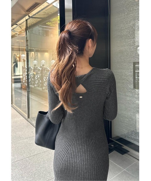 LUDICRUM（ルーディクルム）の「Backtwist semiflare onepiece（ワンピース・レディース・ブラウン/ベージュ/チャコールグレー・S/M）」の5枚目の写真