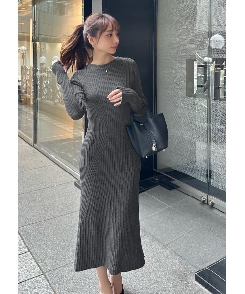 LUDICRUM（ルーディクルム）の「Backtwist semiflare onepiece（ワンピース・レディース・ブラウン/ベージュ/チャコールグレー・S/M）」の4枚目の写真
