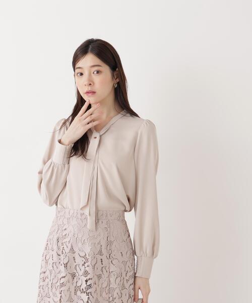 PROPORTION BODY DRESSING（プロポーションボディドレッシング）の「＜ウォッシャブル＞キラ釦ボウタイブラウス / 1216110207（シャツ/ブラウス・レディース・ベージュ/ネイビー/ホワイト・MEDIUM/SMALL）」の18枚目の写真