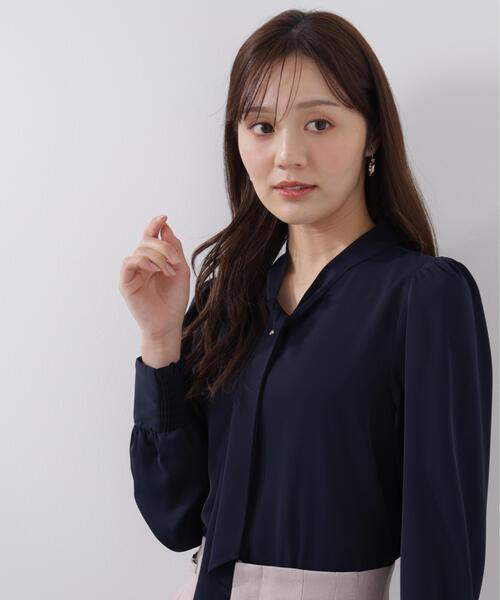 PROPORTION BODY DRESSING（プロポーションボディドレッシング）の「＜ウォッシャブル＞キラ釦ボウタイブラウス / 1216110207（シャツ/ブラウス・レディース・ベージュ/ネイビー/ホワイト・MEDIUM/SMALL）」の9枚目の写真
