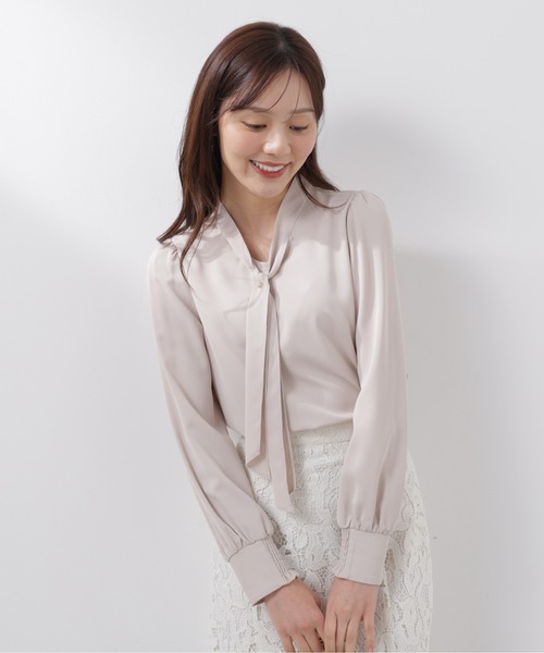 PROPORTION BODY DRESSING（プロポーションボディドレッシング）の「＜ウォッシャブル＞キラ釦ボウタイブラウス / 1216110207（シャツ/ブラウス・レディース・ベージュ/ネイビー/ホワイト・MEDIUM/SMALL）」の3枚目の写真