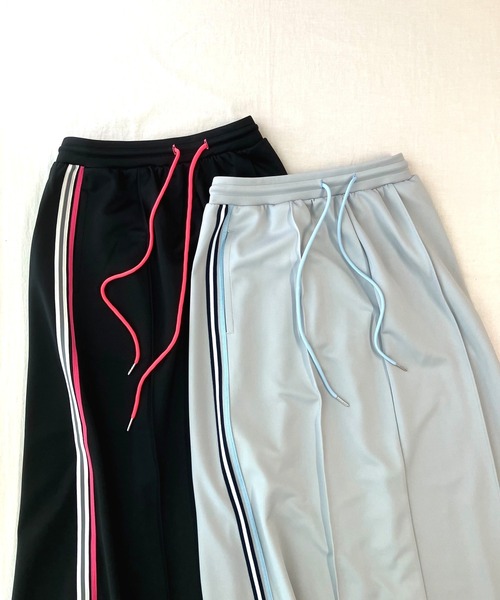 Q(キュー)の「ライントラックスカート(スカート・レディース・ブラック/ライトグレー・MEDIUM)」の3枚目の写真