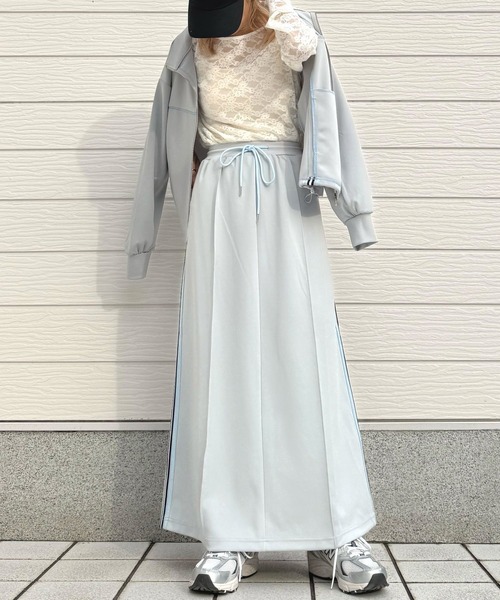 Q(キュー)の「ライントラックスカート(スカート・レディース・ブラック/ライトグレー・MEDIUM)」の12枚目の写真