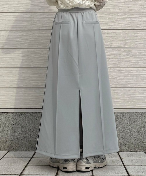 Q(キュー)の「ライントラックスカート(スカート・レディース・ブラック/ライトグレー・MEDIUM)」の11枚目の写真