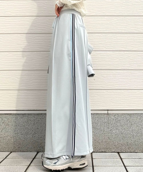 Q(キュー)の「ライントラックスカート(スカート・レディース・ブラック/ライトグレー・MEDIUM)」の10枚目の写真