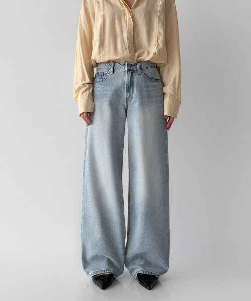 BUTTON UP(ボタンアップ)の「クラシックライトブルーワイドデニムパンツ(デニムパンツ・レディース・その他・SMALL/MEDIUM/LARGE)」の1枚目の写真