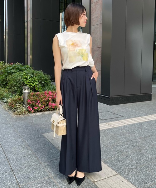 AND COUTURE(アンドクチュール)の「タックワイドパンツ(その他パンツ・レディース・ライトグレー/ベージュ/ネイビー・SMALL/MEDIUM)」の1枚目の写真