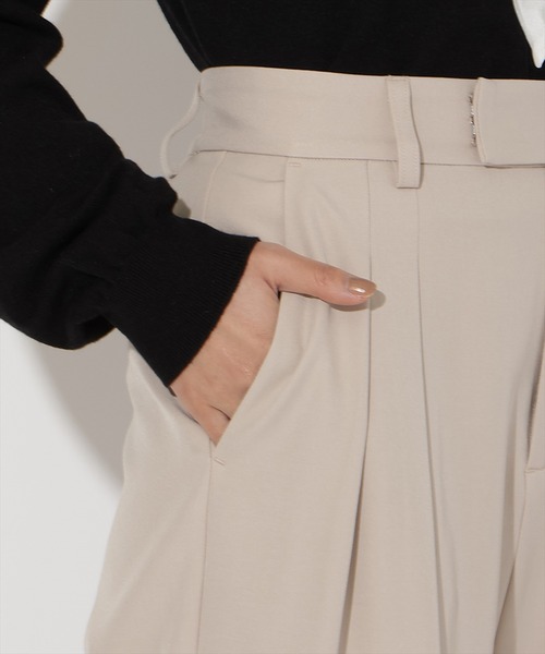 AND COUTURE(アンドクチュール)の「タックワイドパンツ(その他パンツ・レディース・ライトグレー/ベージュ/ネイビー・SMALL/MEDIUM)」の16枚目の写真