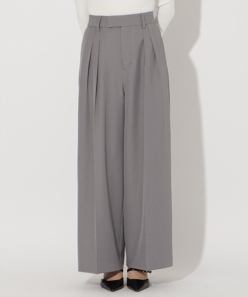 AND COUTURE(アンドクチュール)の「タックワイドパンツ(その他パンツ・レディース・ライトグレー/ベージュ/ネイビー・SMALL/MEDIUM)」の4枚目の写真