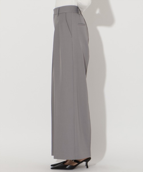 AND COUTURE(アンドクチュール)の「タックワイドパンツ(その他パンツ・レディース・ライトグレー/ベージュ/ネイビー・SMALL/MEDIUM)」の5枚目の写真