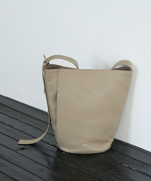 FREAK'S STORE（フリークスストア）の「限定展開 BEAURE LUNEA/ビュレルネア <本革> レザー ワンハンドル バケツバッグ（トートバッグ・レディース・ブラック/シルバー/ベージュ・ONE SIZE）」の2枚目の写真