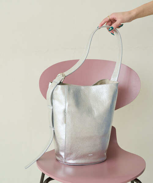 FREAK'S STORE（フリークスストア）の「限定展開 BEAURE LUNEA/ビュレルネア <本革> レザー ワンハンドル バケツバッグ（トートバッグ・レディース・ブラック/シルバー/ベージュ・ONE SIZE）」の3枚目の写真