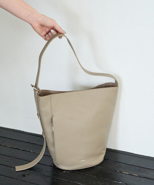 FREAK'S STORE（フリークスストア）の「限定展開 BEAURE LUNEA/ビュレルネア <本革> レザー ワンハンドル バケツバッグ（トートバッグ・レディース・ブラック/シルバー/ベージュ・ONE SIZE）」の11枚目の写真