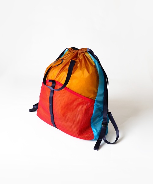 HOLIDAY（ホリデイ）の「HOLIDAY PACKABLE KNAPSACK (CRAZY) ホリデイパッカブルナップサック (クレイジー)（バックパック/リュック・レディース・マルチ・ONE SIZE）」の3枚目の写真