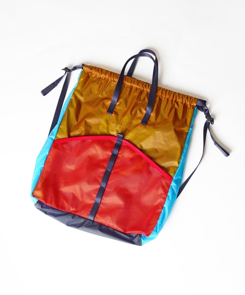 HOLIDAY（ホリデイ）の「HOLIDAY PACKABLE KNAPSACK (CRAZY) ホリデイパッカブルナップサック (クレイジー)（バックパック/リュック・レディース・マルチ・ONE SIZE）」の4枚目の写真