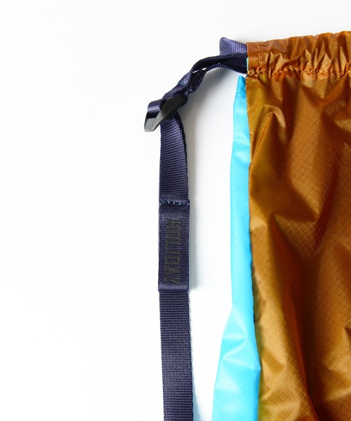 HOLIDAY（ホリデイ）の「HOLIDAY PACKABLE KNAPSACK (CRAZY) ホリデイパッカブルナップサック (クレイジー)（バックパック/リュック・レディース・マルチ・ONE SIZE）」の5枚目の写真