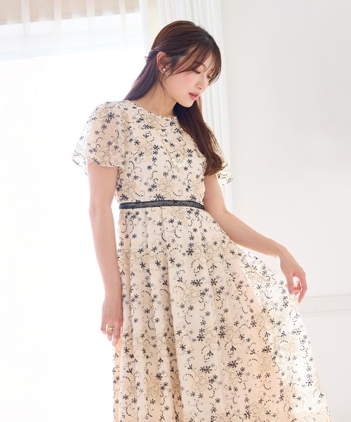 Rose Tiara（ローズティアラ）の「チュール刺繍ワンピース（ワンピース・レディース・ブラック/ベージュ・38/40/42/46）」の3枚目の写真