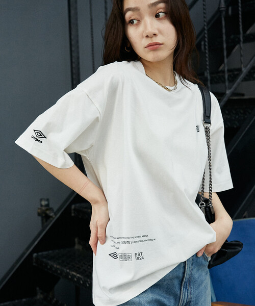 UMBRO(アンブロ)の「UMBRO × PUBLUX/アンブロ <吸水速乾>別注 プレーティング 天竺 グラフィック Tシャツ 限定展開(Tシャツ/カットソー・メンズ・ブラック/ライトグレー/ホワイト/チャコールグレー・LARGE/MEDIUM)」の2枚目の写真