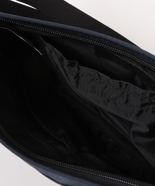 TSURUYA(ツルヤ)の「《KELTY》CURVE SHOULDER S(ショルダーバッグ・メンズ・ネイビー/タン/セージグリーン・フリー)」の6枚目の写真