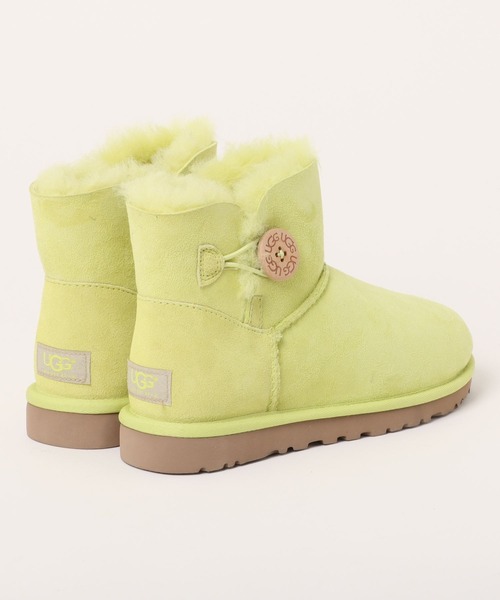 UGG（アグ）の「【UGG】MINI BAILEY BUTTON 3352 シープスキン ムートンブーツ ベイリーボタン ミニ（ブーツ・メンズ・イエロー系その他・US6）」の5枚目の写真