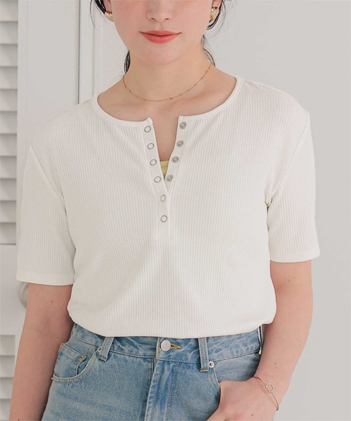 titivate(ティティベイト)の「機能性リブカットソーヘンリーネックトップス(Tシャツ/カットソー・レディース・レッド/ライトグレー/ネイビー/ブラック/オフホワイト/ライトイエロー・L/M/S)」の19枚目の写真
