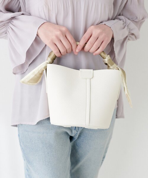 natural couture（ナチュラルクチュール）の「スカーフ付きポーチインバッグ（ショルダーバッグ・レディース・ピンク/ホワイト/ブラック/イエロー・FREE）」の6枚目の写真