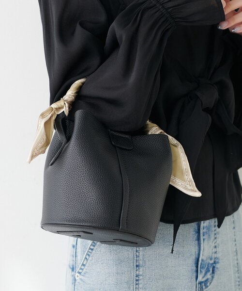 natural couture（ナチュラルクチュール）の「スカーフ付きポーチインバッグ（ショルダーバッグ・レディース・ピンク/ホワイト/ブラック/イエロー・FREE）」の8枚目の写真