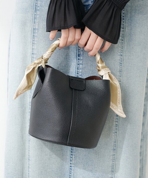 natural couture（ナチュラルクチュール）の「スカーフ付きポーチインバッグ（ショルダーバッグ・レディース・ピンク/ホワイト/ブラック/イエロー・FREE）」の9枚目の写真