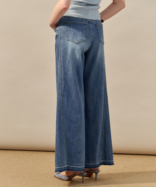 MAXZA(マージャコレクション)の「ナチュラルカッティング切り替えワイドデニムパンツ(デニムパンツ・レディース・ネイビー・55/66/77)」の2枚目の写真
