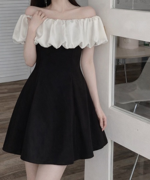 lulufa(ルルファ)の「配色ボリュームオフショルミニワンピース(ワンピース・レディース・ブラック・MEDIUM/LARGE)」の4枚目の写真