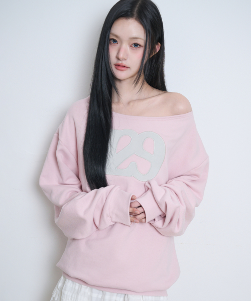 ILLIGO（イリゴ）の「129 ロゴパッチボートネックスウェットライトピンク（スウェット・レディース・その他・SMALL/MEDIUM）」の2枚目の写真