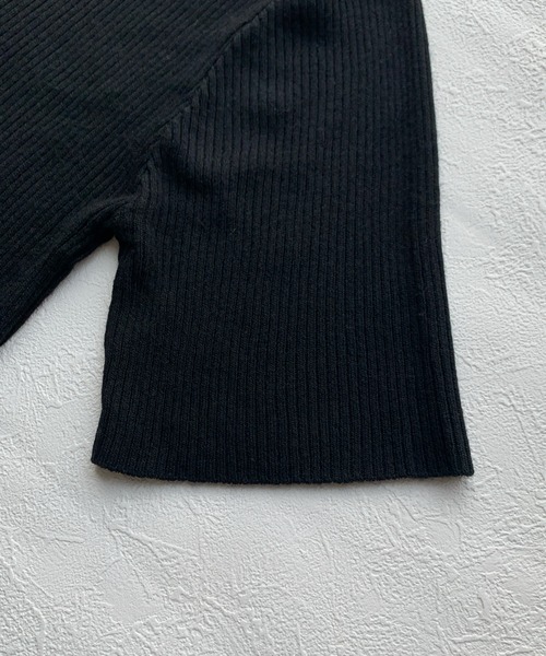 Teem Store(チームストア)の「Vネックハーフボタンヘンリーネックリブニットソー 夏ニット(Tシャツ/カットソー・レディース・ピンク/レッド/ブラック・F)」の6枚目の写真