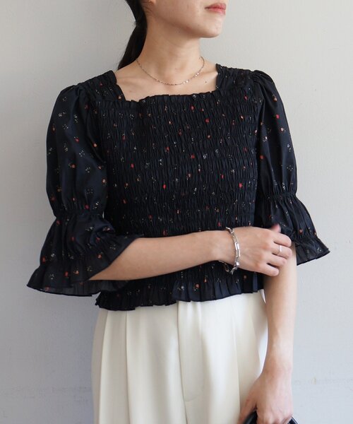 LOUNGEDRESS(ラウンジドレス)の「【PUFRILL/パフリル】《低身長向けサイズ》シャーリングブラウス(シャツ/ブラウス・レディース・オフホワイト/ブラック/ブラック系その他・SMALL)」の19枚目の写真