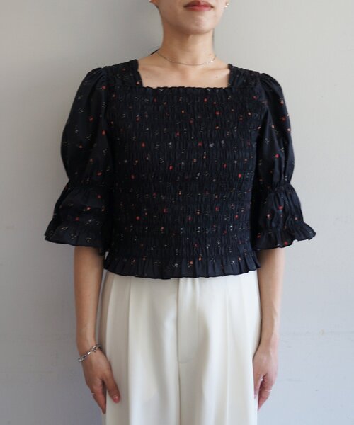 LOUNGEDRESS(ラウンジドレス)の「【PUFRILL/パフリル】《低身長向けサイズ》シャーリングブラウス(シャツ/ブラウス・レディース・オフホワイト/ブラック/ブラック系その他・SMALL)」の22枚目の写真