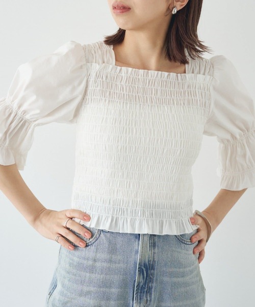 LOUNGEDRESS(ラウンジドレス)の「【PUFRILL/パフリル】《低身長向けサイズ》シャーリングブラウス(シャツ/ブラウス・レディース・オフホワイト/ブラック/ブラック系その他・SMALL)」の2枚目の写真