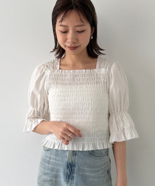 LOUNGEDRESS(ラウンジドレス)の「【PUFRILL/パフリル】《低身長向けサイズ》シャーリングブラウス(シャツ/ブラウス・レディース・オフホワイト/ブラック/ブラック系その他・SMALL)」の4枚目の写真